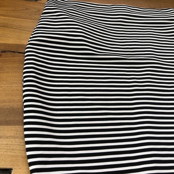 Pull&Bear Black & White Striped Diagonal Mini Skirt - Picture 5 of 9
